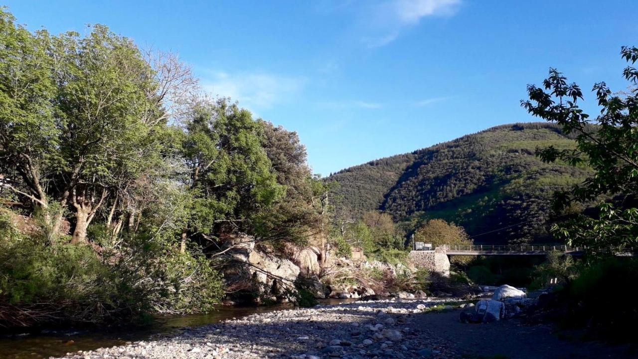 Le Moulin D'Arcas. Bed & Breakfast Prémian Екстериор снимка