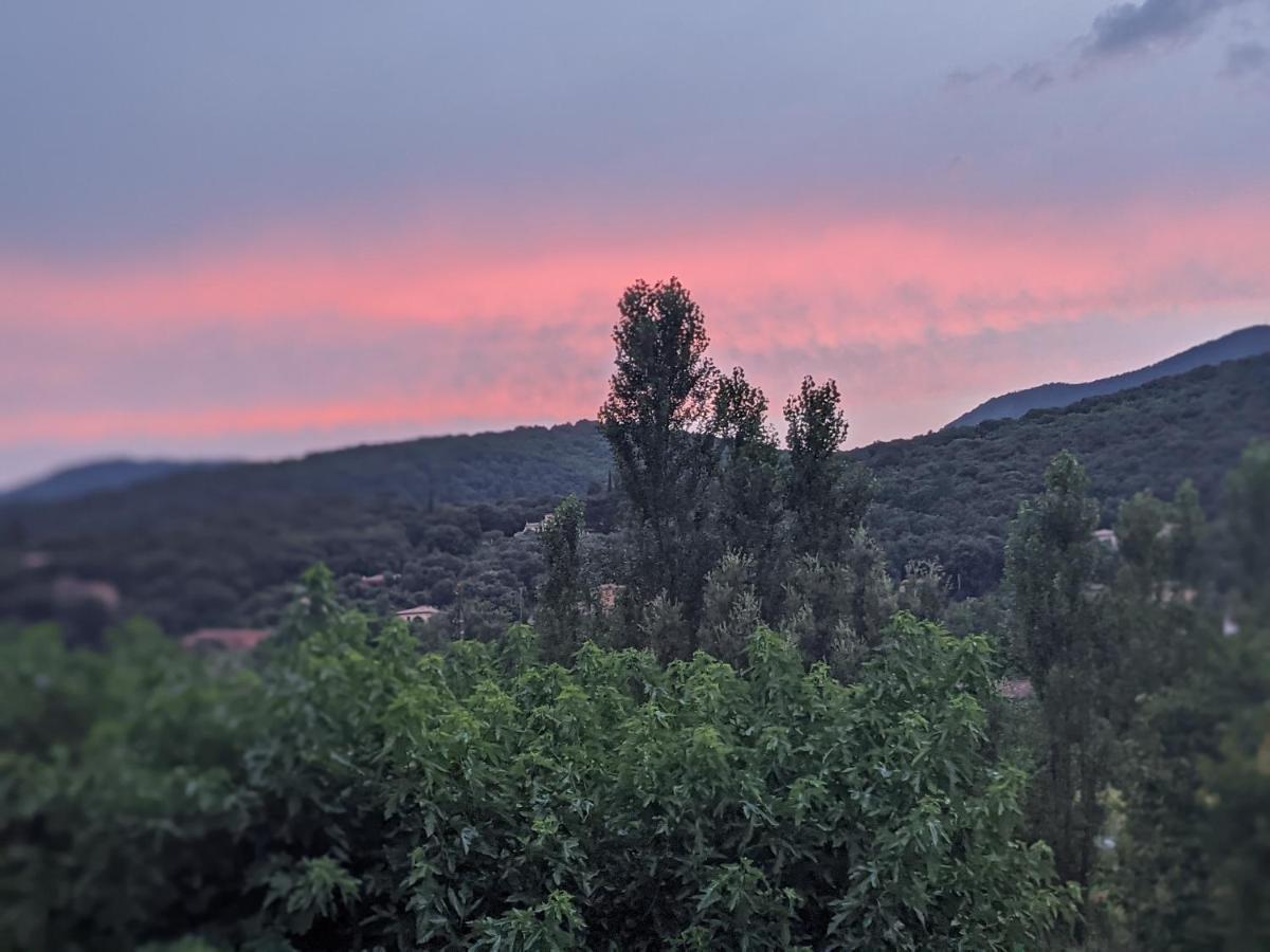 Le Moulin D'Arcas. Bed & Breakfast Prémian Екстериор снимка